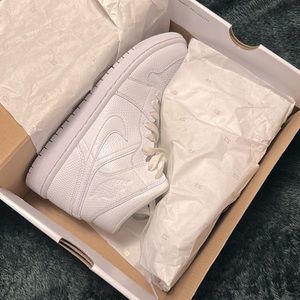 White Jordan 1 Mid